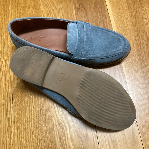Universal Thread Loafers - Picture 2 of 2